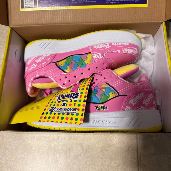 Heelys

Rezerve Low Peeps kids sneakers youth 4 brand new in box - Picture 6 of 8